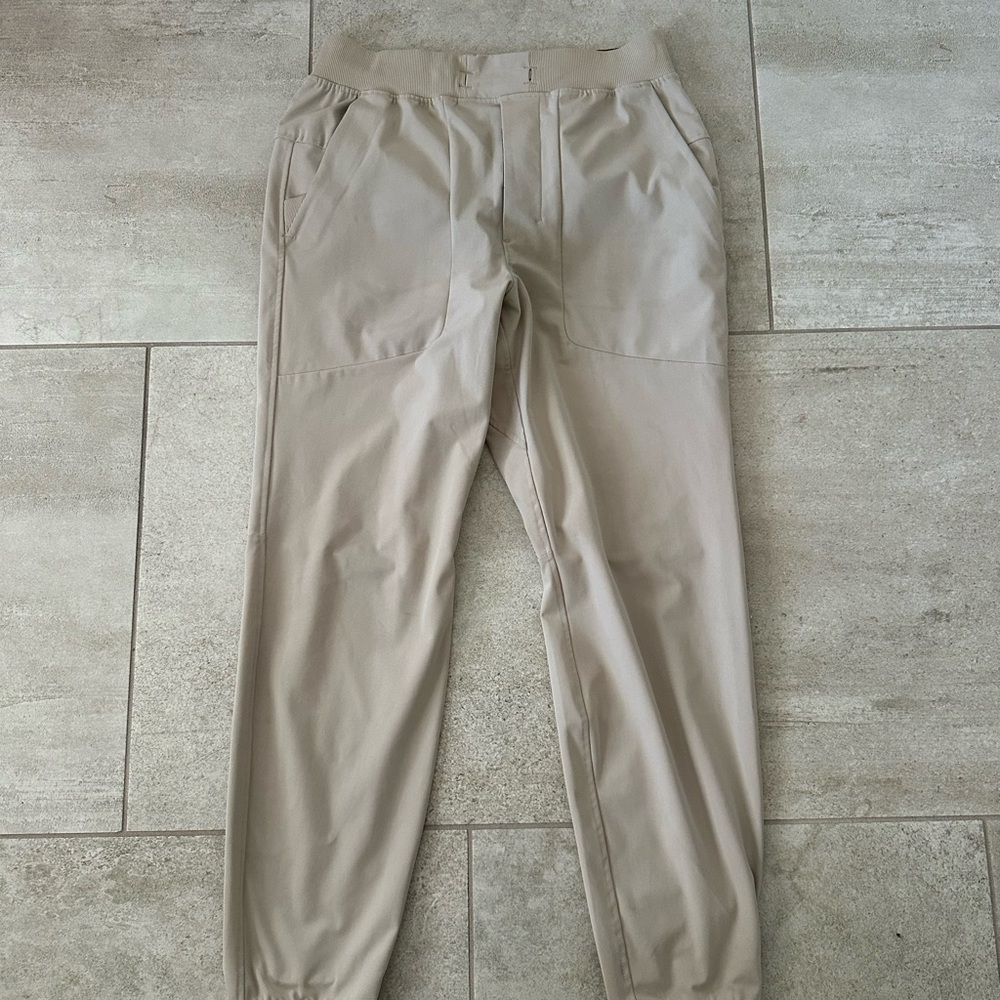 lululemon athletica Men's ABC Jogger SHORTER Pants in Light Taupe